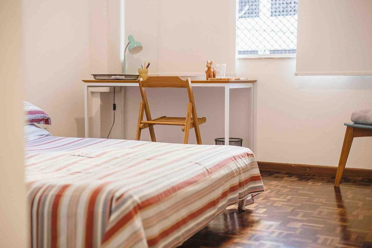Quarto acolhedor perto do 'Farol da Barra'